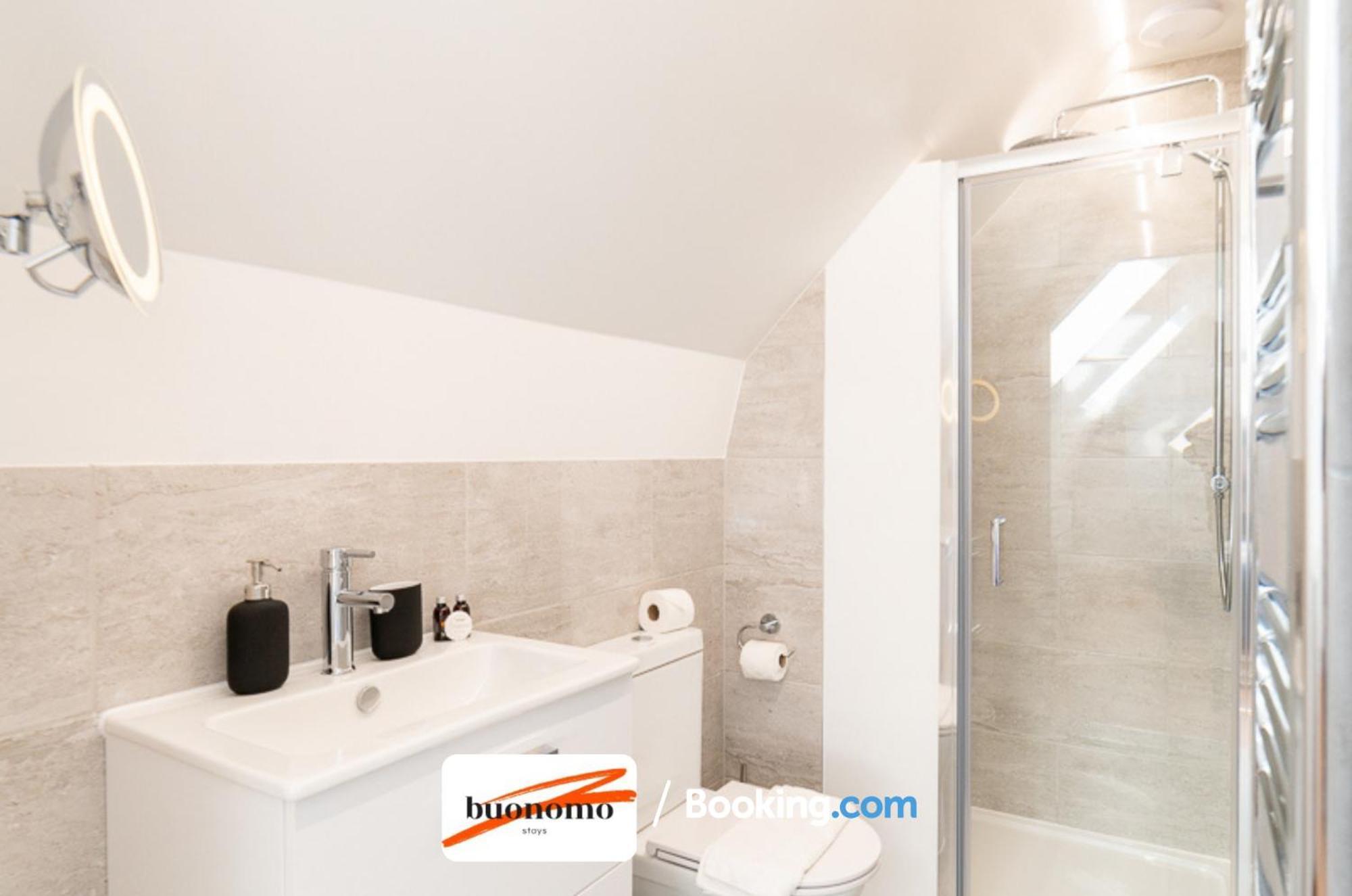 Two Bedroom Apartment At Buonomo Stays Short Lets & Serviced Accommodation ロンドン エクステリア 写真