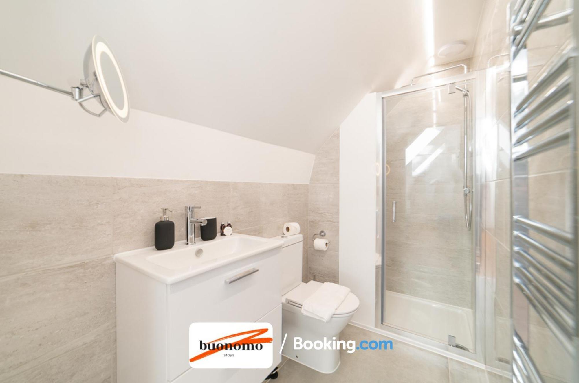 Two Bedroom Apartment At Buonomo Stays Short Lets & Serviced Accommodation ロンドン エクステリア 写真
